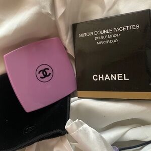 Compact mirror lavender color